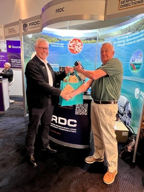 Bob St John (right), general manager of Coffs Harbour Fishermen’s Co-operative, was the winner of the FRDC business card draw. FRDC Managing Director Dr Patrick Hone is presenting the prize, a bundle of seaweed products from Phyco Health at Huskisson, NSW. Bob St John (right), general manager of Coffs Harbour Fishermen’s Co-operative, was the winner of the FRDC business card draw. FRDC Managing Director Dr Patrick Hone is presenting the prize, a bundle of seaweed products from Phyco Health at Huskisson, NSW.