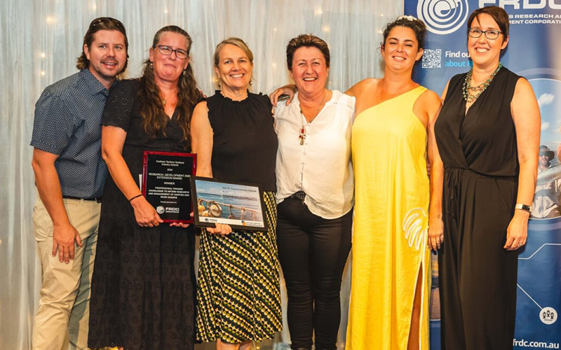 Northern Territory winning team with FRDC Extension Officer for Northern Territory, Lauren Thornton