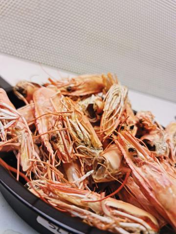 Photo of cooked prawns on a plate