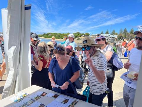 apollo-bay-photo3.jpg Photo of visitors at the FRDC stand collecting recipes cards.